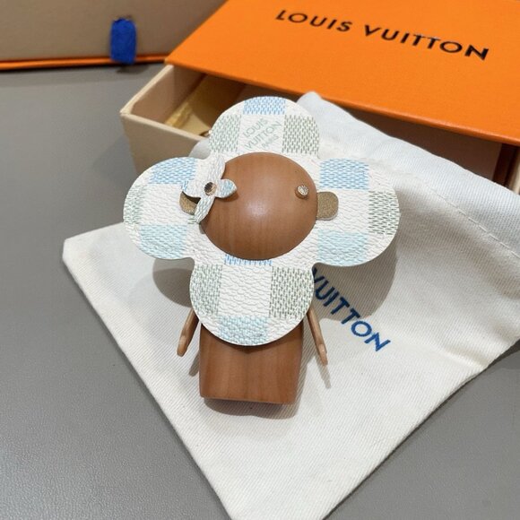 Louis Vuitton Quilted Flower - Shaped Keychain - Picture 2 of 5